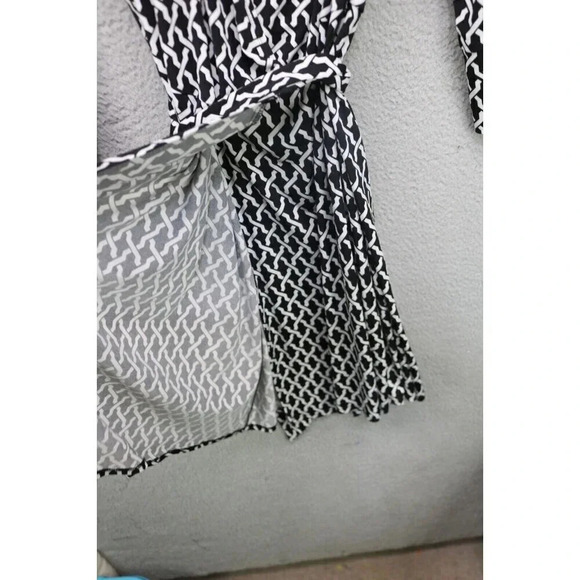 Laundry by Shelli Segal Black and White Wrap Dress-Size Medium - Picture 6 of 9